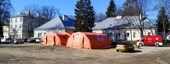 Trwają przenosiny pacjent&oacute;w. Szpital miejski przekształcony w zakaźny