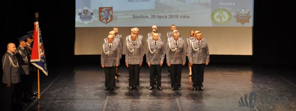 Święto Policji w Siedlcach. Awanse dla policjant&oacute;w (zdjęcia)