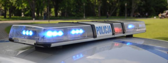 Poszukiwany spał za kierownicą