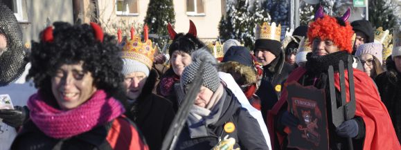 Orszak III Kr&oacute;li w Sk&oacute;rcu. Było kolorowo, głośno i mroźno! (Video)