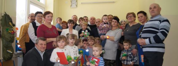 Przedszkolaki i dziadkowie z Dziewul spotkali się z policjantem