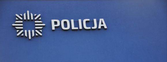 UWAGA OSZUŚCI WYŁUDZAJĄCY PIENIĄDZE METODĄ &bdquo;NA PROKURATORA&rdquo;, &bdquo;NA POLICJANTA&rdquo; LUB &bdquo;NA WNUCZKA&rdquo;