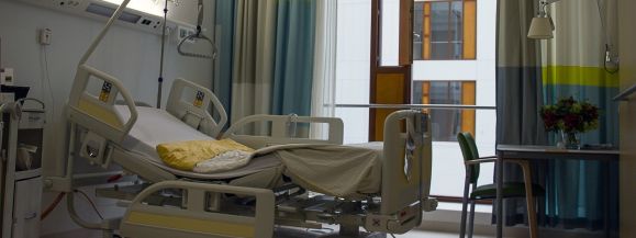 Mniej os&oacute;b w szpitalach. Kolejne osiem os&oacute;b zmarło