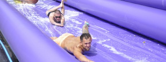Nie trzeba wyjeżdżać z miasta, aby spr&oacute;bować wodnego szaleństwa. Water Slide w Siedlcach