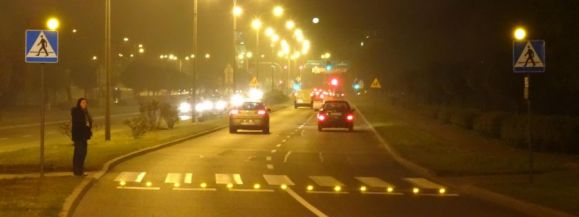 Migające kocie oczka będą chronić pieszych