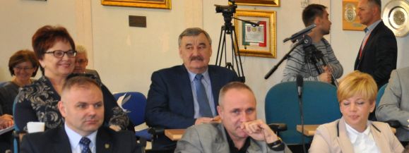Skarbnik Paryła komentuje transakcję miasta z PEC-em