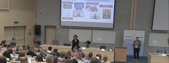 Uczą się język&oacute;w obcych chętnie