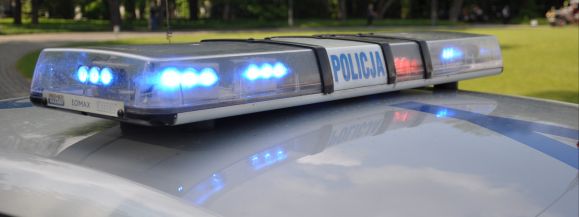 Niemalże potrącił na przejściu matkę z dzieckiem