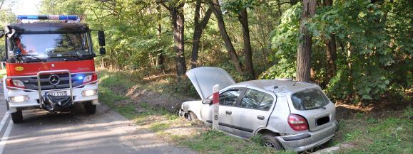 Pod Kisielanami dachował nissan z trzyosobową rodziną