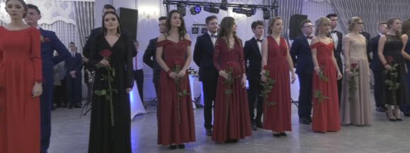Studniówka 2019. Maturzyści z Katolika bawili się na swojej studniówce (film)