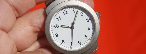 Nie zapomnij przestawić zegark&oacute;w. Już dzisiejszej nocy zmiana czasu 