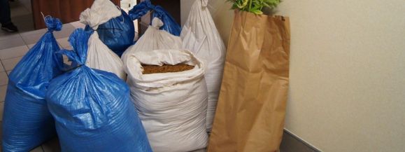 Policjanci zabezpieczyli skład krajanki tytoniowej