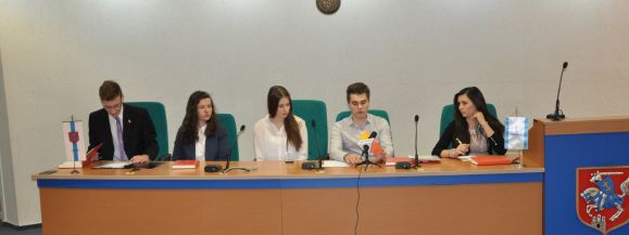 Burza m&oacute;zg&oacute;w młodej rady