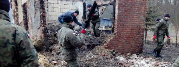 ŻOŁNIERZ STRACIŁ DOBYTEK ŻYCIA