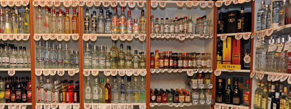 Wylewanie dziecka z alkoholem